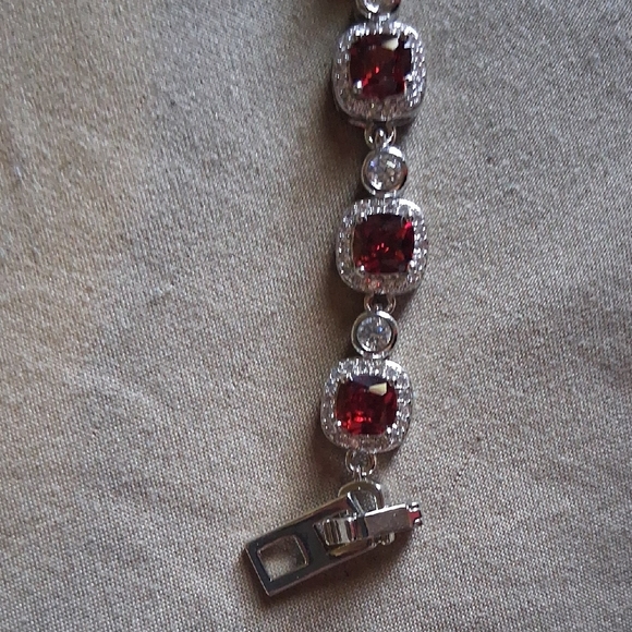 18KT WHITE GOLD OVER SILVER.WITH CRYSTALS.BRAND NEW RETAIL 299.00 - Picture 2 of 6